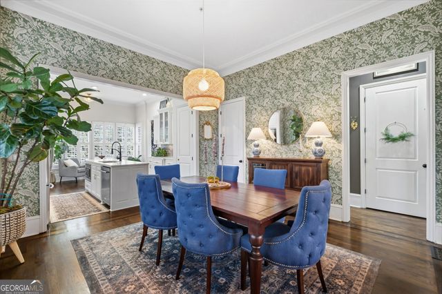 709 Hammond Drive, Woodstock, GA 30188