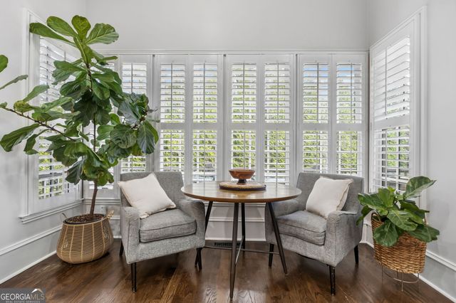 709 Hammond Drive, Woodstock, GA 30188