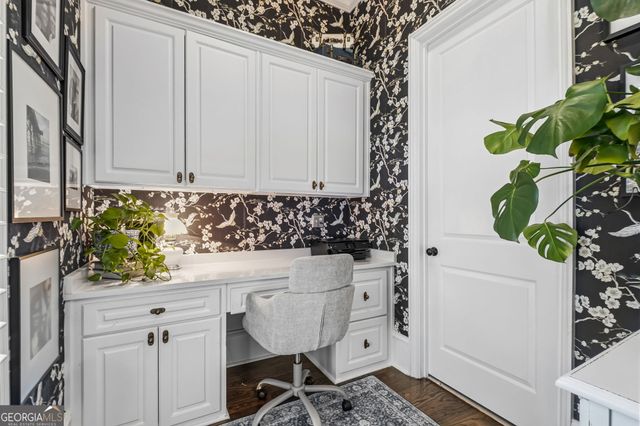 709 Hammond Drive, Woodstock, GA 30188