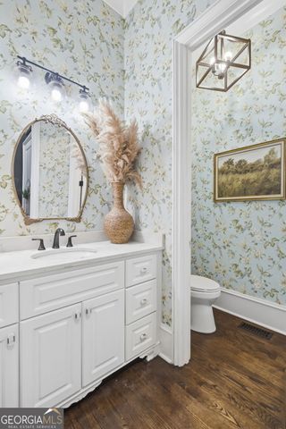 709 Hammond Drive, Woodstock, GA 30188