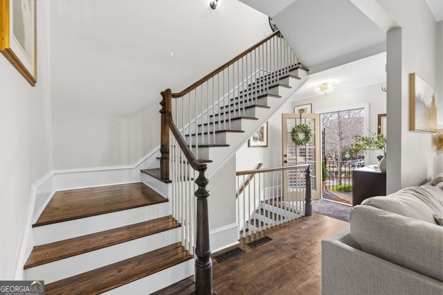 709 Hammond Drive, Woodstock, GA 30188