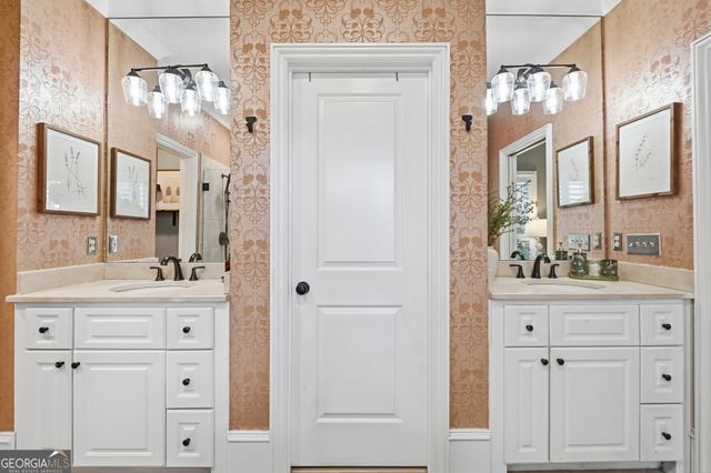 709 Hammond Drive, Woodstock, GA 30188