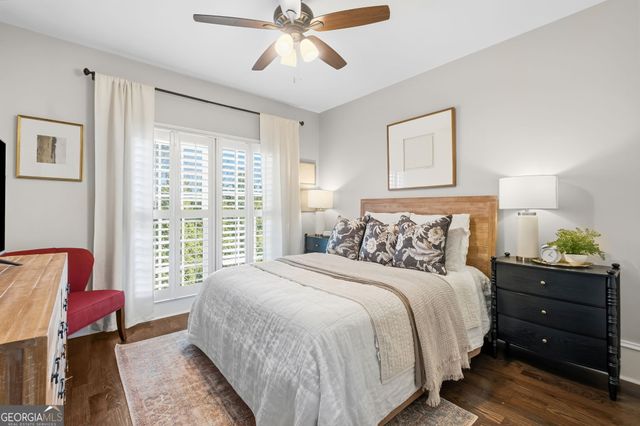 709 Hammond Drive, Woodstock, GA 30188