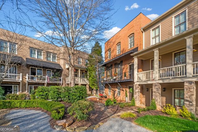 709 Hammond Drive, Woodstock, GA 30188