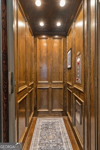 709 Hammond Drive, Woodstock, GA 30188