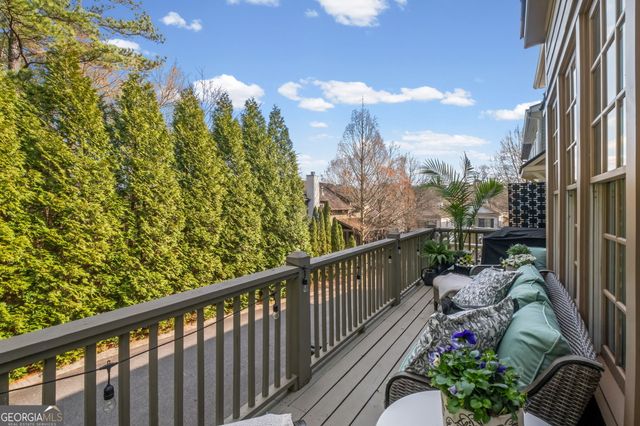 709 Hammond Drive, Woodstock, GA 30188