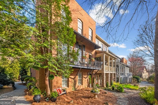 709 Hammond Drive, Woodstock, GA 30188