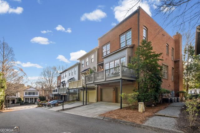 709 Hammond Drive, Woodstock, GA 30188