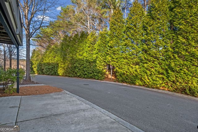 709 Hammond Drive, Woodstock, GA 30188