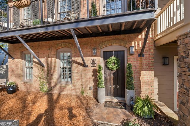 709 Hammond Drive, Woodstock, GA 30188