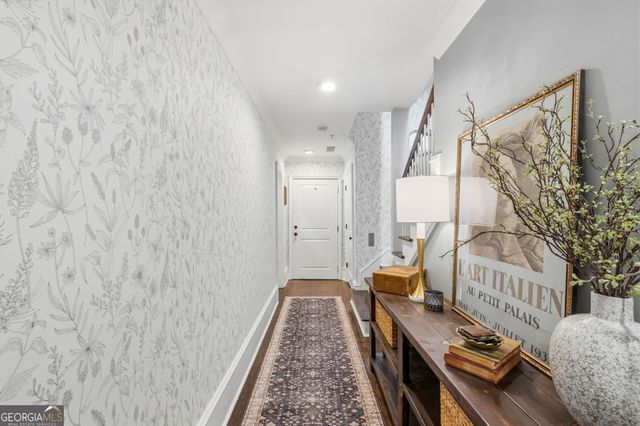 709 Hammond Drive, Woodstock, GA 30188