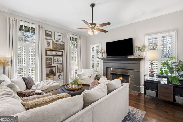 709 Hammond Drive, Woodstock, GA 30188