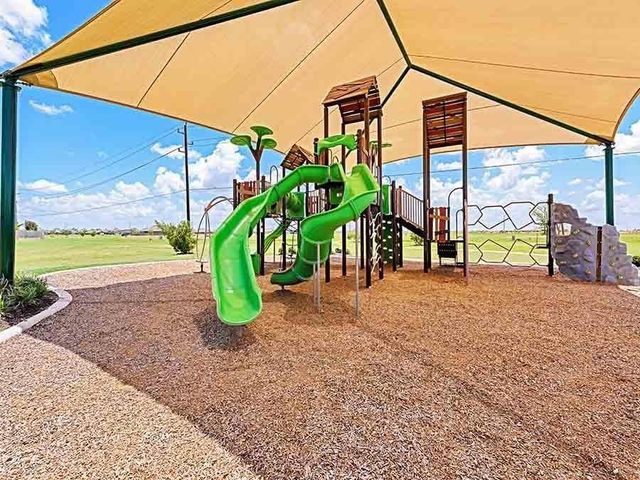 9881 Western Sky Drive, Brookshire, TX 77423