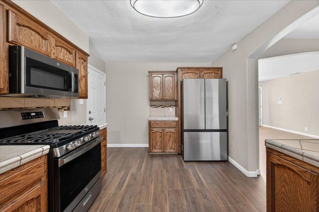 1524 W Fountain Way, Fresno, CA 93705