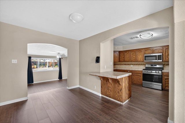 1524 W Fountain Way, Fresno, CA 93705