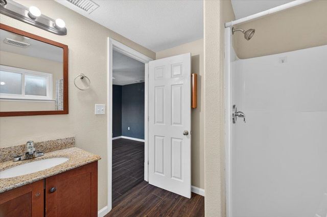 1524 W Fountain Way, Fresno, CA 93705