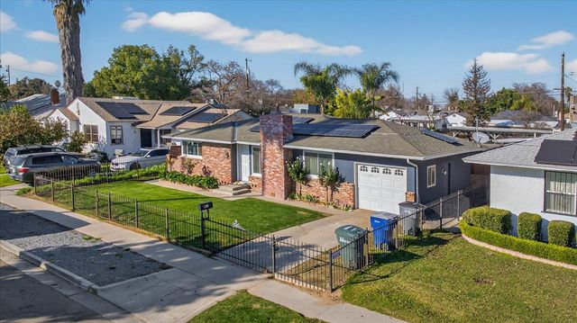 1524 W Fountain Way, Fresno, CA 93705