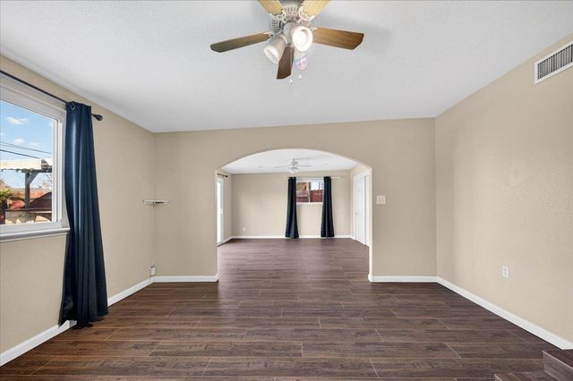 1524 W Fountain Way, Fresno, CA 93705