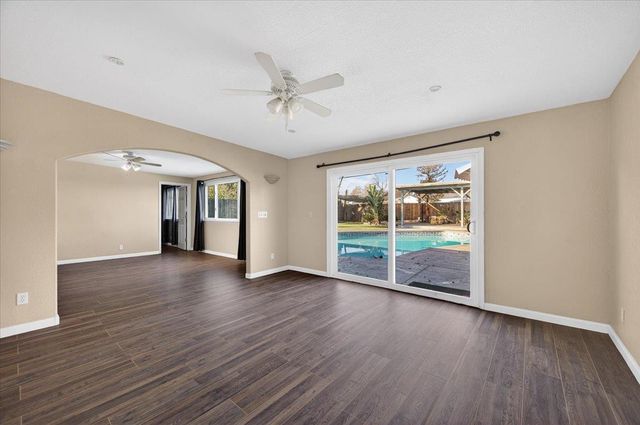 1524 W Fountain Way, Fresno, CA 93705