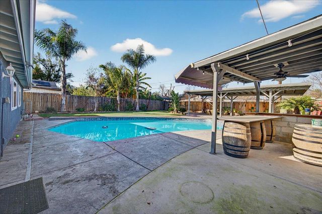 1524 W Fountain Way, Fresno, CA 93705