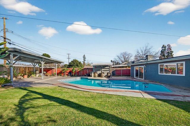 1524 W Fountain Way, Fresno, CA 93705