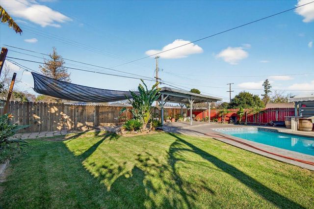 1524 W Fountain Way, Fresno, CA 93705