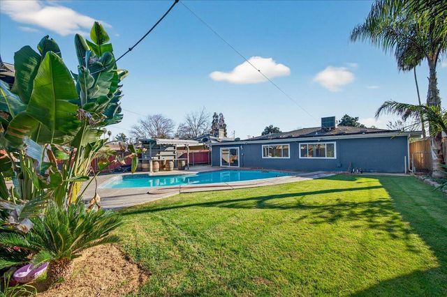 1524 W Fountain Way, Fresno, CA 93705