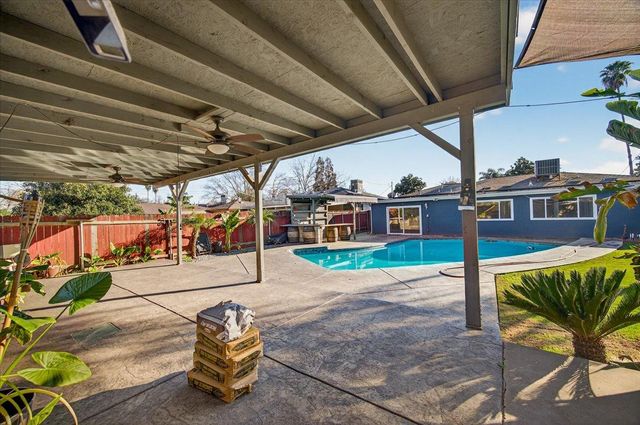 1524 W Fountain Way, Fresno, CA 93705