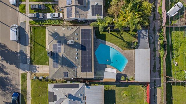 1524 W Fountain Way, Fresno, CA 93705