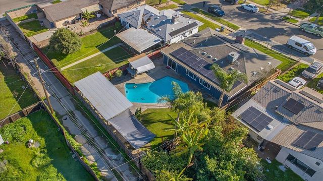 1524 W Fountain Way, Fresno, CA 93705