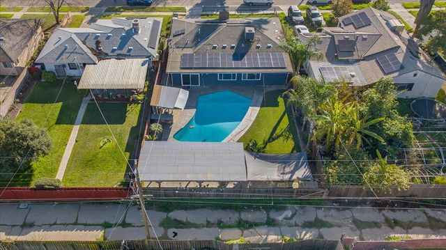 1524 W Fountain Way, Fresno, CA 93705