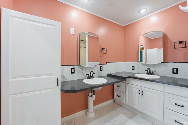 2225 Dellwood Drive, Fort Wayne, IN 46803