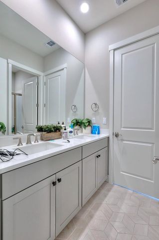 2995 Middlebury Dr, Lathrop, CA 95330
