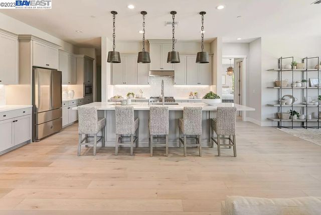 2995 Middlebury Dr, Lathrop, CA 95330