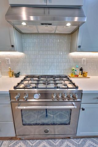 2995 Middlebury Dr, Lathrop, CA 95330