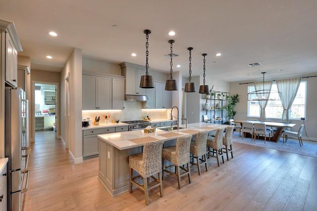 2995 Middlebury Dr, Lathrop, CA 95330