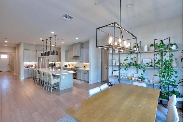 2995 Middlebury Dr, Lathrop, CA 95330