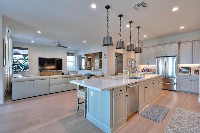 2995 Middlebury Dr, Lathrop, CA 95330