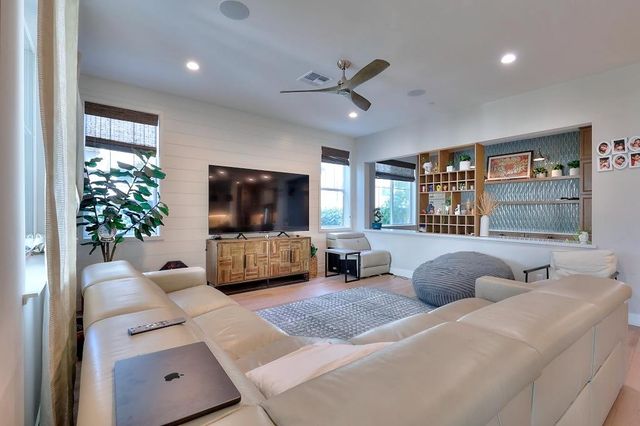 2995 Middlebury Dr, Lathrop, CA 95330