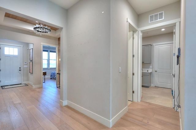 2995 Middlebury Dr, Lathrop, CA 95330