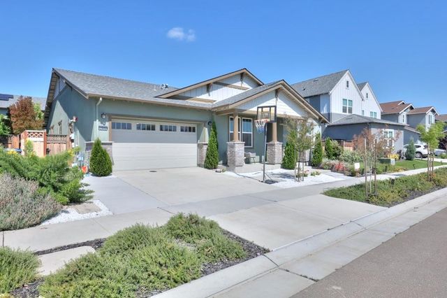 2995 Middlebury Dr, Lathrop, CA 95330