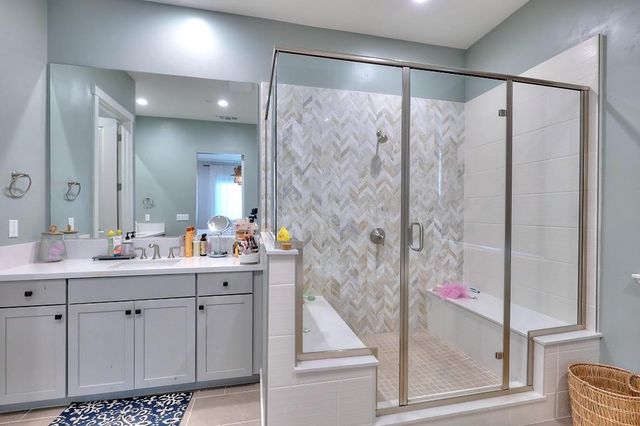 2995 Middlebury Dr, Lathrop, CA 95330