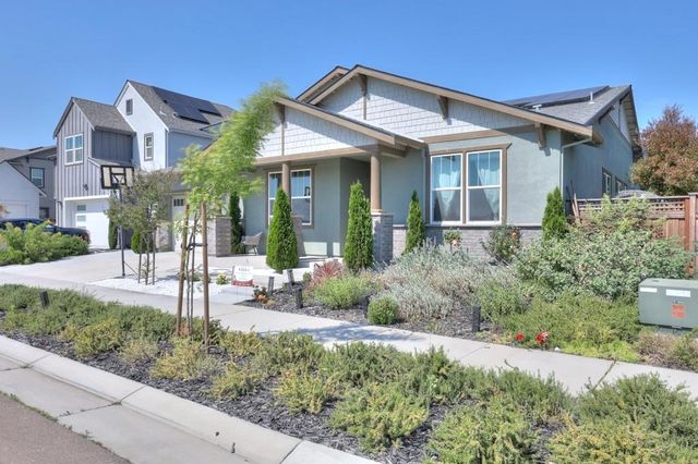 2995 Middlebury Dr, Lathrop, CA 95330
