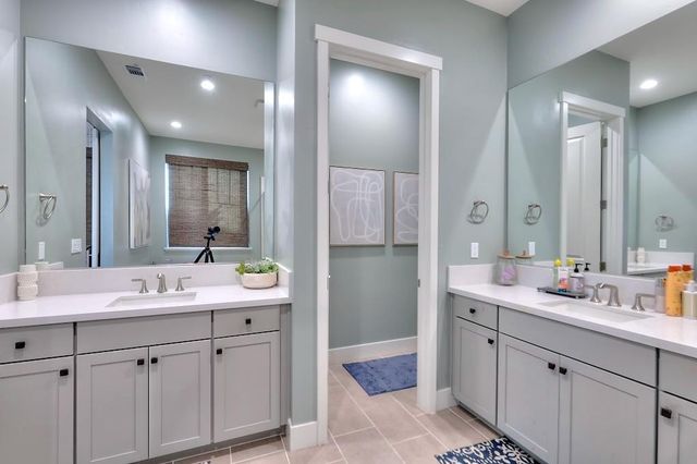 2995 Middlebury Dr, Lathrop, CA 95330