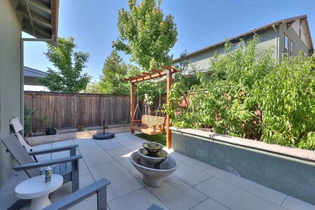 2995 Middlebury Dr, Lathrop, CA 95330