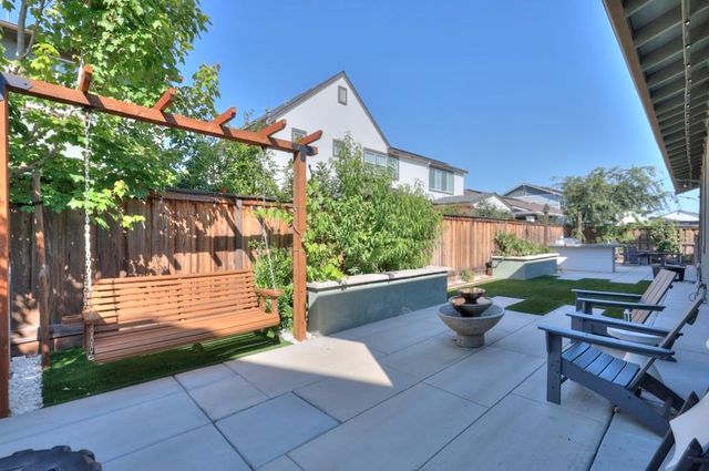 2995 Middlebury Dr, Lathrop, CA 95330