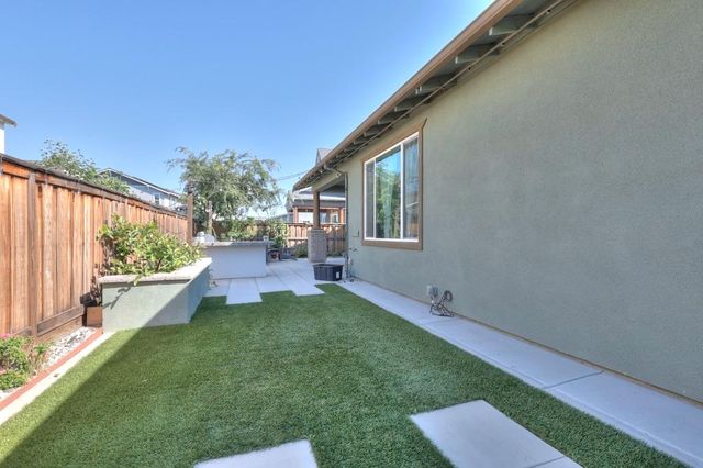2995 Middlebury Dr, Lathrop, CA 95330