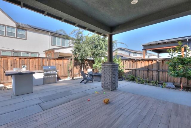 2995 Middlebury Dr, Lathrop, CA 95330