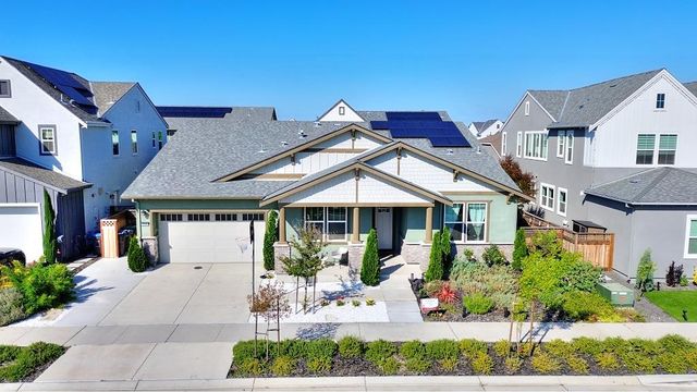 2995 Middlebury Dr, Lathrop, CA 95330