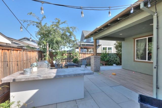 2995 Middlebury Dr, Lathrop, CA 95330